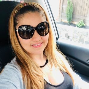 Meet your Posher, Alejandra